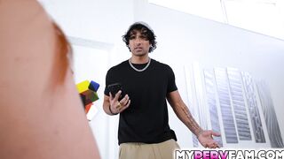 Stepbro slam Nia Bleu until he creampies her