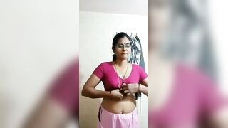Beautiful Tamil bhabhi boobs