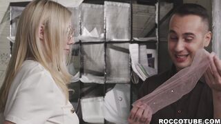 DAP! Fisting herself while being anal fucked!