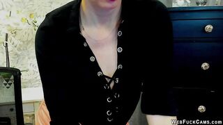 Amateur German MILF poses on webcam