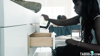 Guy fucks an ebony MILF in front of exGF