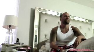 Tattoed muscled gay Duncan Dixxx gets a horny deepthroating during interview