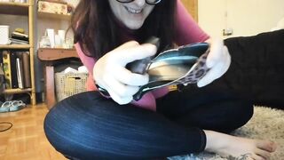 Nicoletta completely destroys a pair of high heels putting her