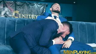 Investor Derek Allan fucks hard hottie Justin Jett on the sofa
