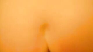 Deutsche Blondine mit großen Titten gibt Blowjob und lässt sich im Doggysty