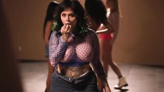 Hot transgender Zariah Aura offers his huge dick to lovely Anna De Ville