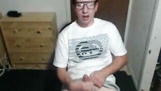Nerdy Twink Cums on Cam