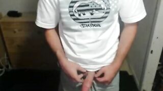 Nerdy Twink Cums on Cam