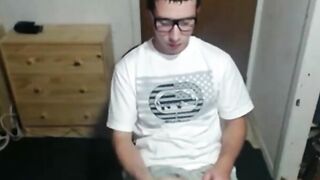 Nerdy Twink Cums on Cam