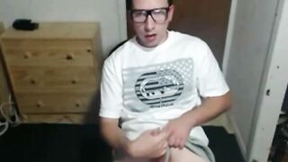 Nerdy Twink Cums on Cam