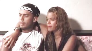 Morena gostosa do rabão fudendo com dois