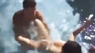 Morena gostosa do rabão fudendo no gangbang