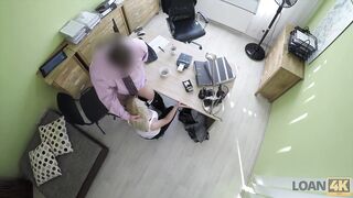 LOAN4K. Lassie veut faire des parations mais elle devrait baiser pour un prï¿½t