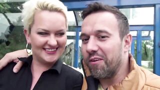Geile BBW Hausfrau an der Haltestelle aufgesammelt