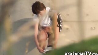 Japanese amateur fingering herself slowly in public