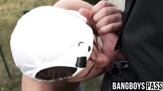 Outdoor blowjob with a dude who really needs some quick cash