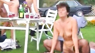 Aaltere Swinger ficken in der aeffentlichkeit