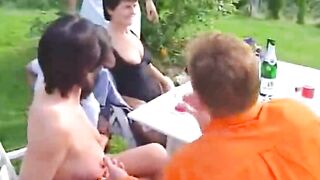 Aaltere Swinger ficken in der aeffentlichkeit
