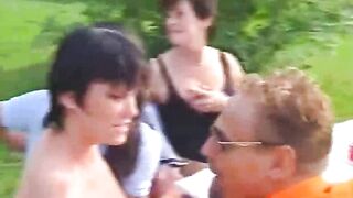 Aaltere Swinger ficken in der aeffentlichkeit