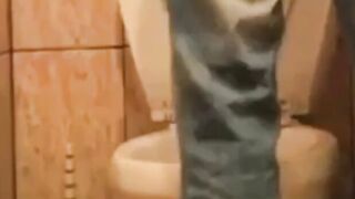 Pissing Twinks Bareback Action