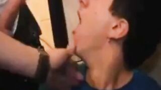 Pissing Twinks Bareback Action