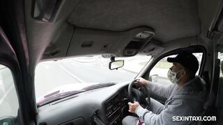 Bombshell dark haired accepted a filthy give from a taxi driver