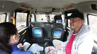 Bombshell dark haired accepted a filthy give from a taxi driver