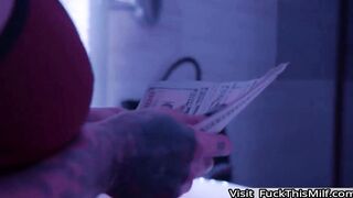 Jessie Lee lets fan take control