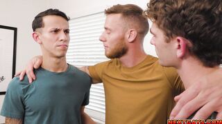 Intense threesome with two thirsty twinks
