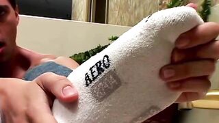 Ash Toegasm In The Tub