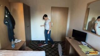 Stiefmutter fick mich im Hotel schone Muschi