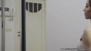 Young Courtesans - Courtesan Kate Quinn facial culmination