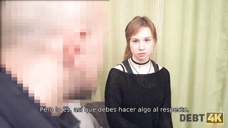 DEBT4k Chica guapa con una gargantilla satisface la erecciï¿½n del cobrador de deudas
