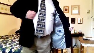 Bear Daddy's Striptease