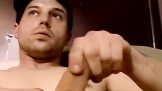 Handsome amateur presents his naked body and wanks off