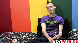Punk rock twink Chris Jett masturbates and cums