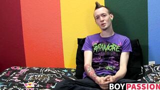 Punk rock twink Chris Jett masturbates and cums