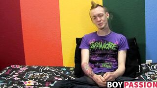 Punk rock twink Chris Jett masturbates and cums