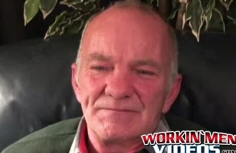 Stunning mature hunk masturbates his big rock hard cock