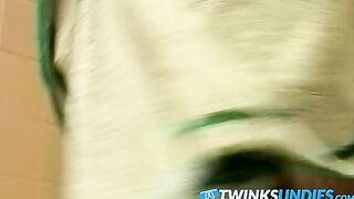 Cute young twink Kelly Cooper masturbates in the shower