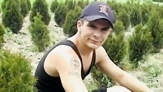 Solo cock wanking with tattooed stud who jerks off his dick