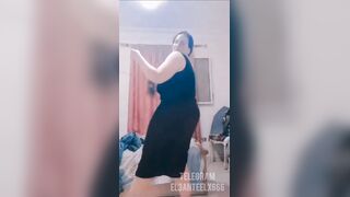 فيديو متاخد من موبايل شرموطه مصريه ملفايه جسمها ابيض ملبن بتقلع ملط وبتتصور لعشيقها