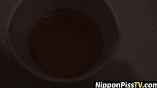 Japanese dollface tops a cup off with her pee and records it