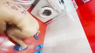 Una mamma italiana inculata forte inside bagno da un ragazzo