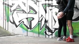 Torna a casa dal marito con la sborra sui pants