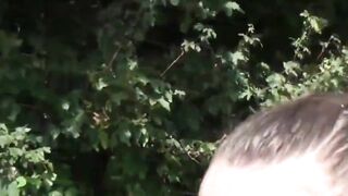 Ich habe meine Stiefschwester am Auto gefickt