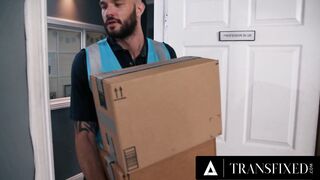 TRANSFIXED - Hung Delivery Dude Cliff Jensen Assfucks sexy Beauty Kasey Kei! OPEN MOUTH FACIAL