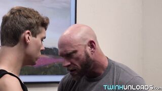 Boner Jack Bailey pumps and pounds the eager ass of hot daddy Killian Knox