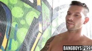 Well-built homo sucks massive dick before being barebacked