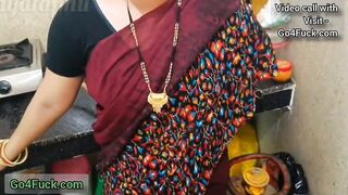Desi Mami Ji Ko Bhatije Ne bedroom mein le jakar Chudai Kari